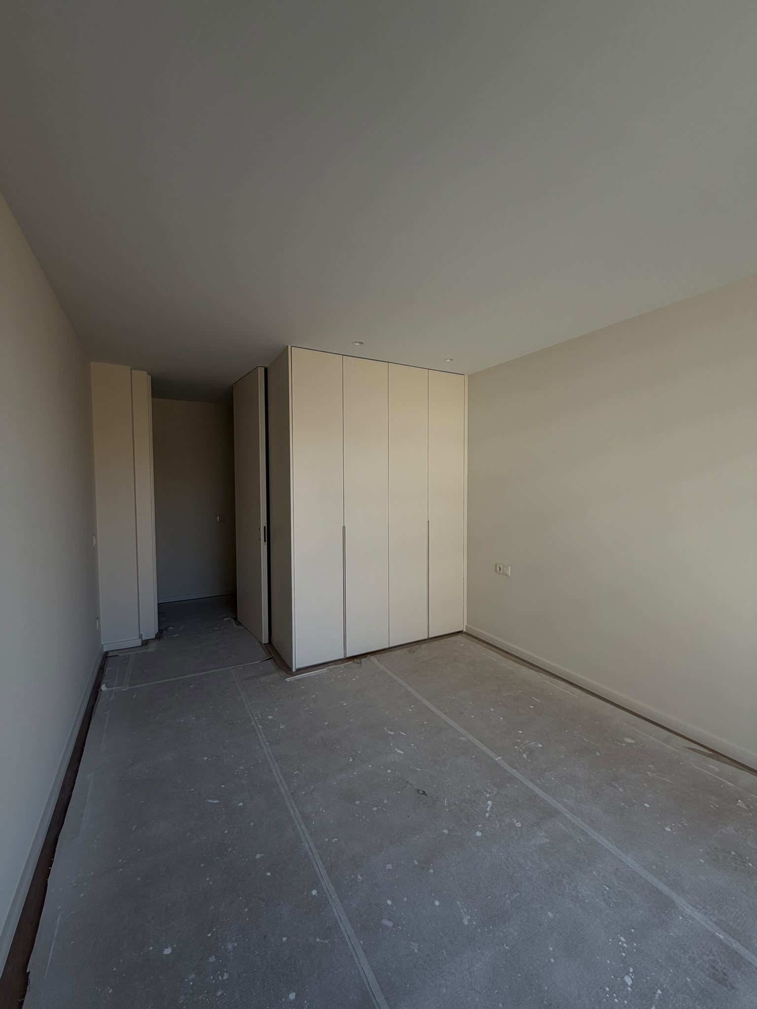 T3 Gaia — quarto com roupeiro